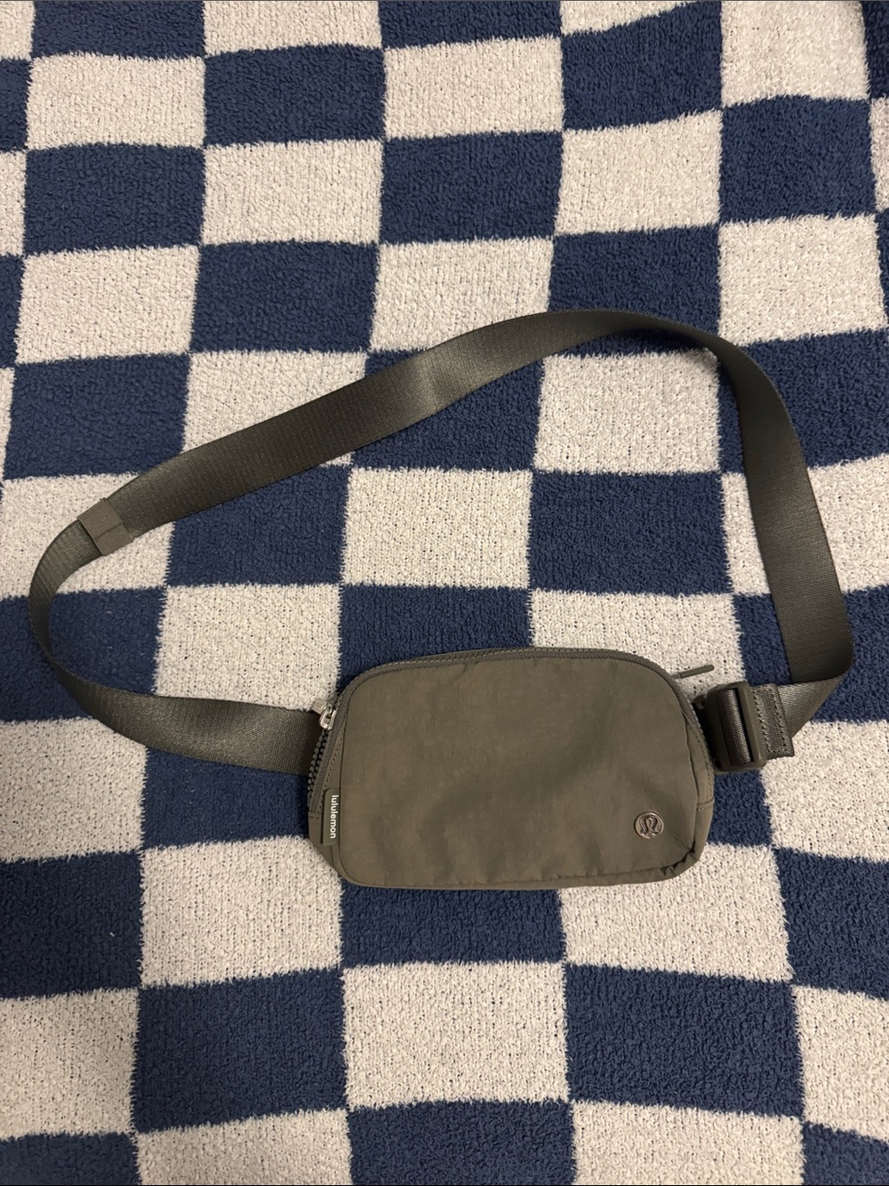 NWOT Olive Green Everywhere Belt Bag 1L